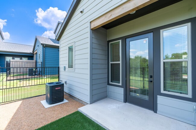 Building Photo - 1415B Forward Dr