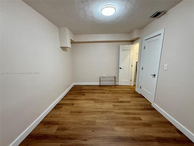 Building Photo - 3625 NW Flagler Terrace