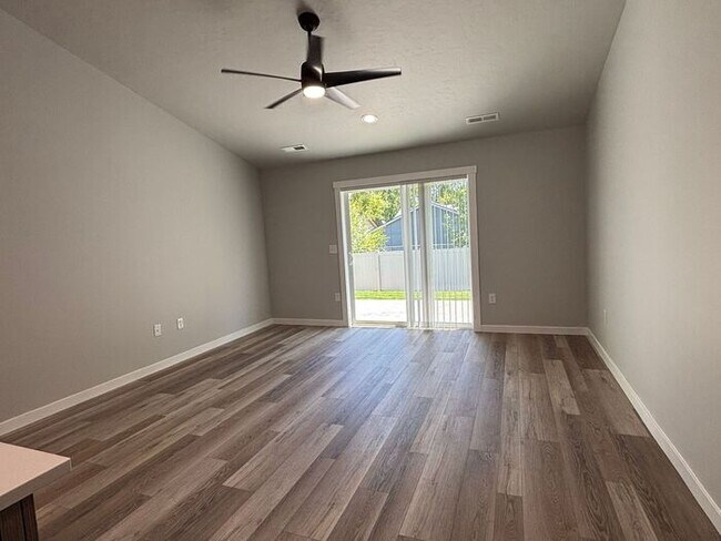 Building Photo - Roe Street Townhomes