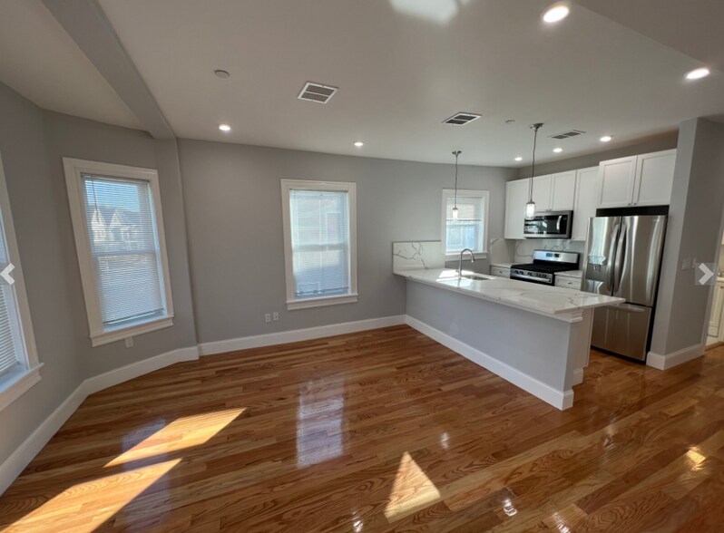 Building Photo - 29 Alpine St