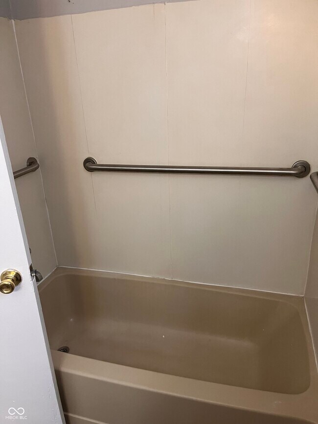 Building Photo - 1944 Shelby St