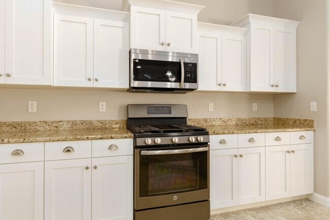 Building Photo - Beautiful 4 Bedroom Home!