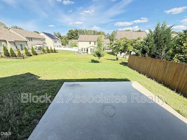 Building Photo - 2433 Cedar Rock Dr