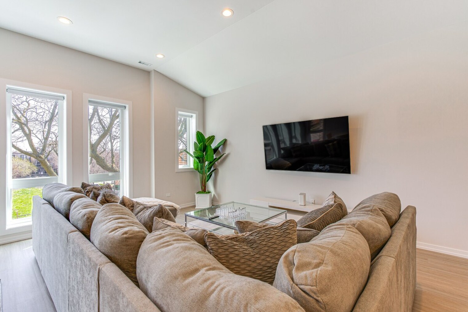 Building Photo - 5436 S Michigan Ave