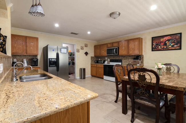Building Photo - 6314 Kingston Ranch