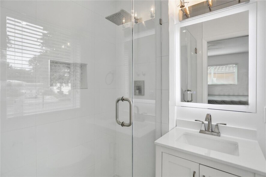 Building Photo - 12140 NE Miami Ct