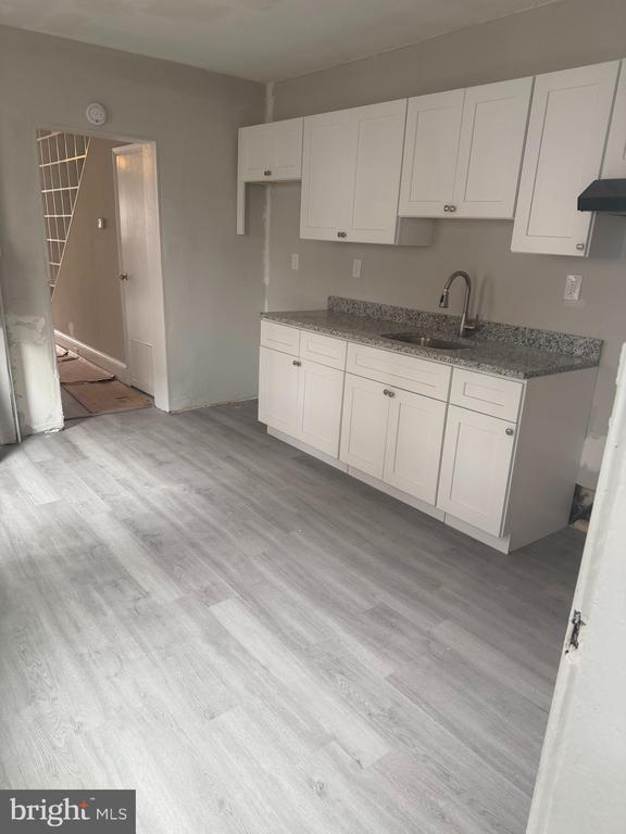 Building Photo - 518 Chain St