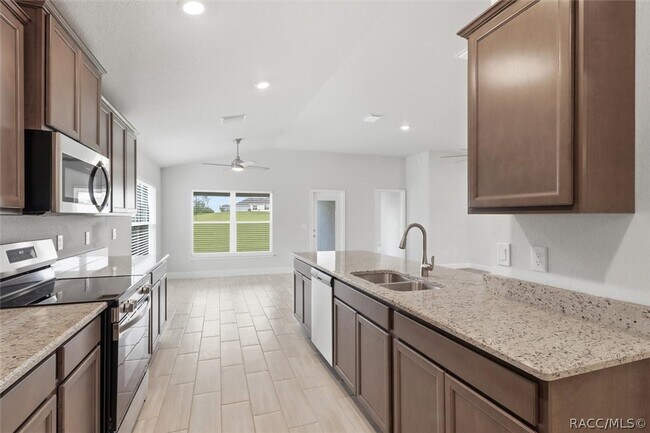 Building Photo - 336 W Rexford Dr