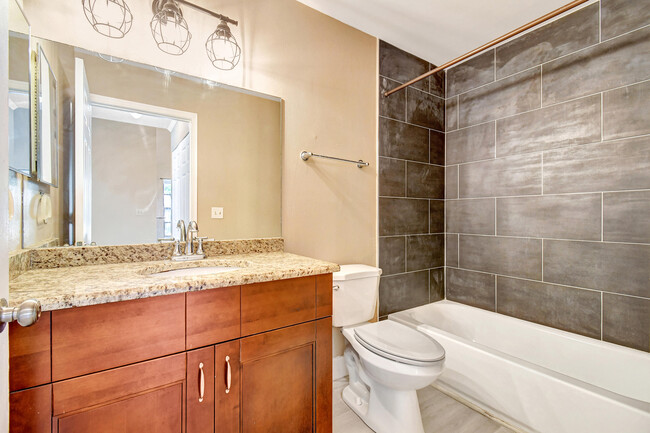Building Photo - 492 Hardwood Pl