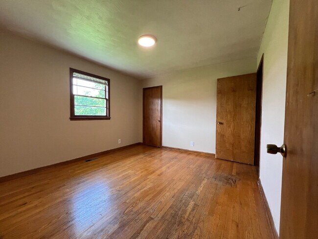 Building Photo - For Rent: 3BR, 1BA in the country