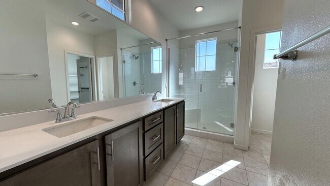 Building Photo - 26149 Park Ave