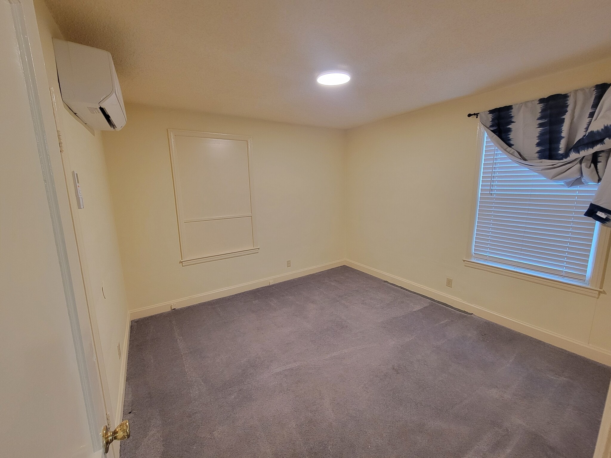 Building Photo - 640 Rowan Dr