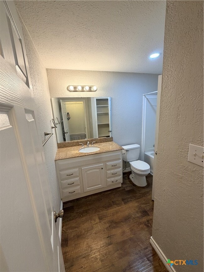 Building Photo - 208 Uhland Rd