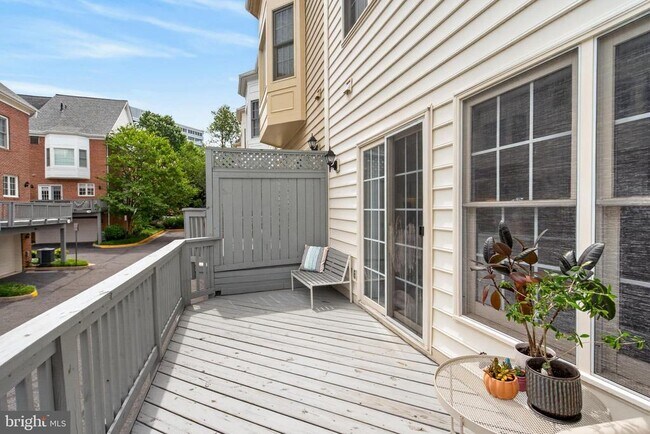 Building Photo - 8814 Hunting Lodge Ct