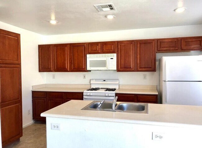 Building Photo - 6062 St Petersburg Dr