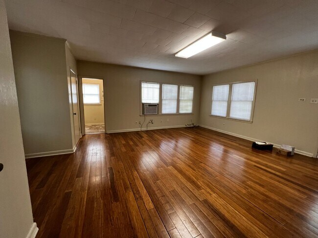 Building Photo - 119 St Julien Ave