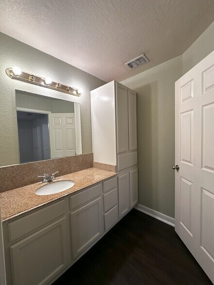 Master Bathroom - 13611 Woodstone Way
