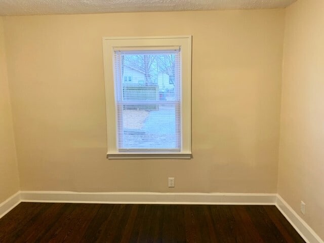 Building Photo - 935 N Drexel Ave