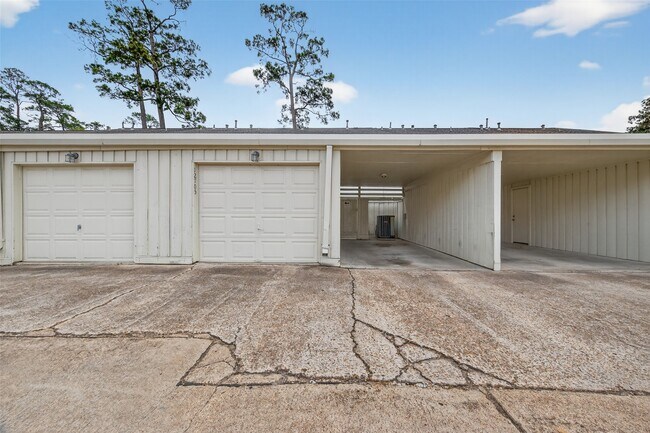 Building Photo - 12705 Huntingwick Dr