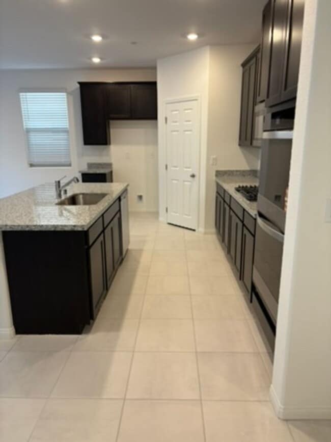 Building Photo - Welcome to this beautiful brand new home in Summerlin!