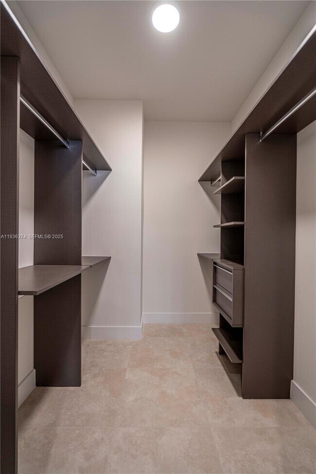 Building Photo - 1091 Galiano St