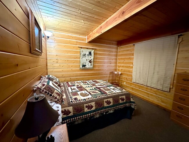 Building Photo - COZY STERLING CABIN!