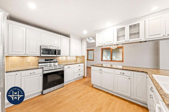 Building Photo - 15685 Brojan Dr