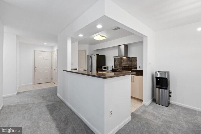 Building Photo - 7713 Lafayette Forest Dr