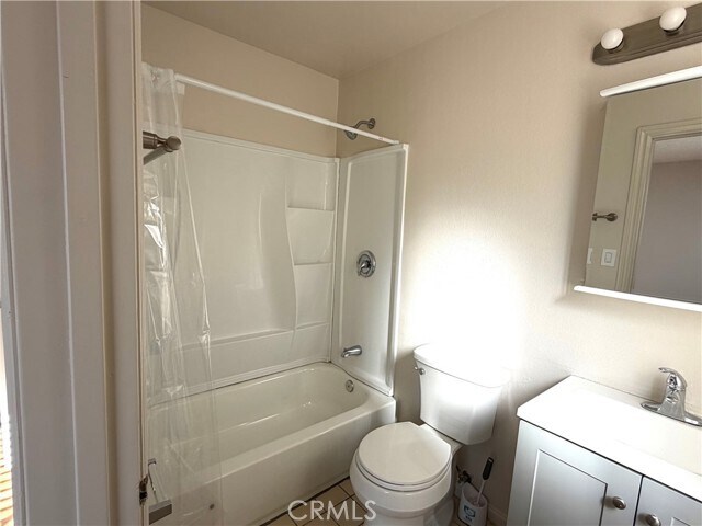 Building Photo - 814 E Erna Ave