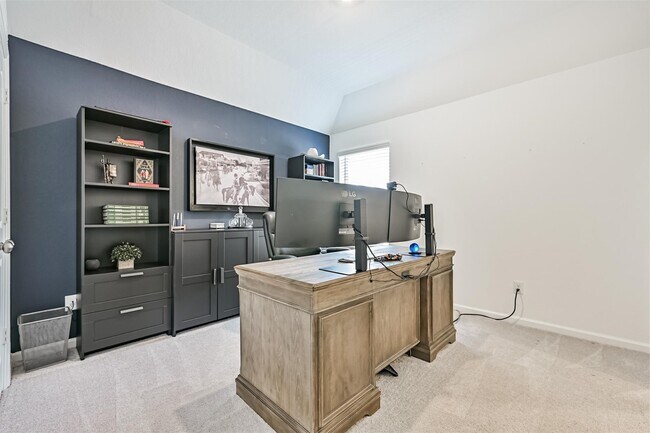Building Photo - 5010 Walnut Grv Ln