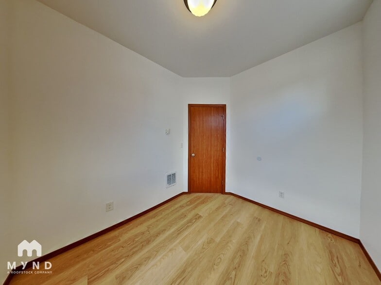 Building Photo - 1412 E 64th St