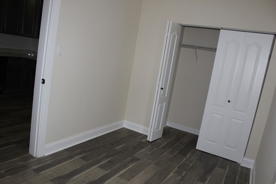 Bedrom 2 - 3316 W Hutchinson St