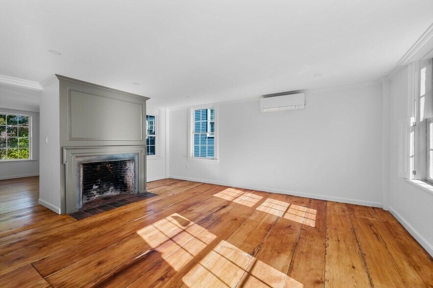 Building Photo - 15 Lynde St