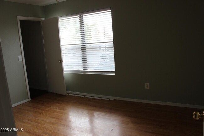 Building Photo - 1364 S Wagon Wheel Ct