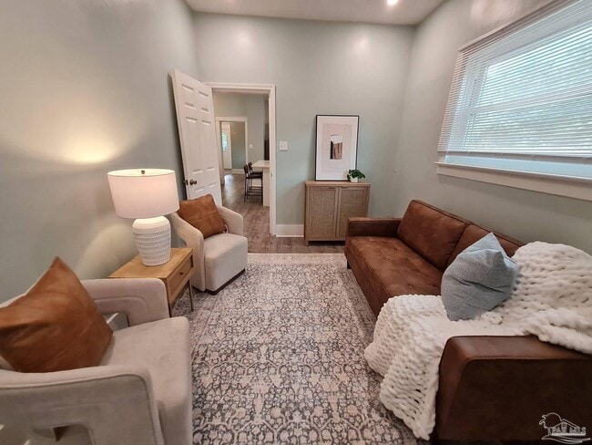 Building Photo - 1118 W Belmont St