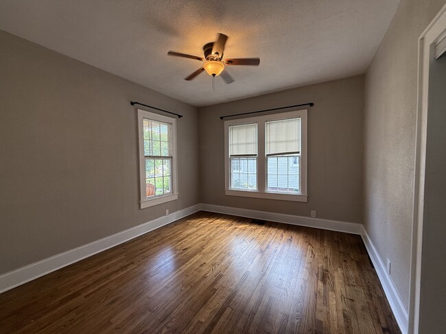 Building Photo - 2337 Woodbine Ave