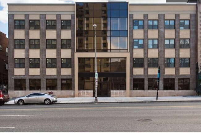 Primary Photo - 90 Clinton Ave