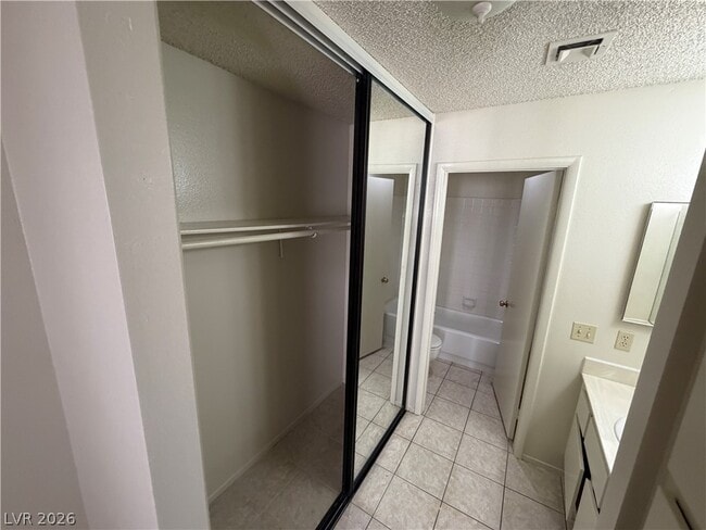 Building Photo - 4736 Nara Vista Way