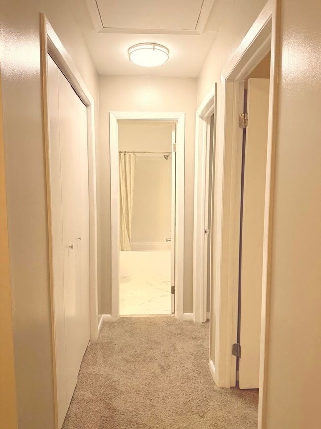 Building Photo - 3 Bedroom House