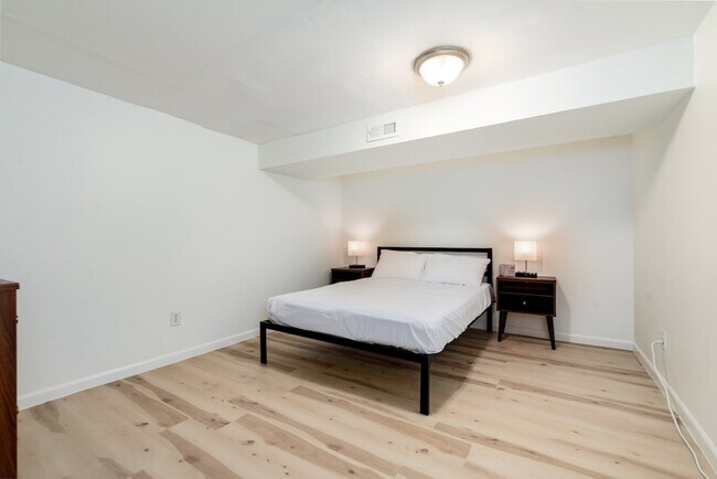 Building Photo - 620 St Bernard Dr