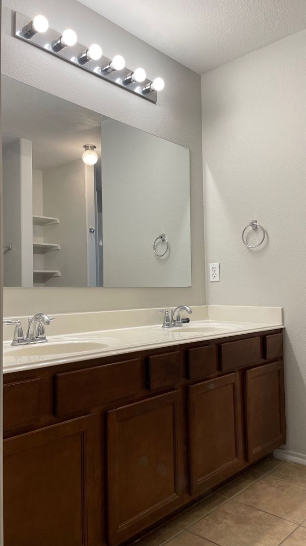 Building Photo - 3613 Dove Ln