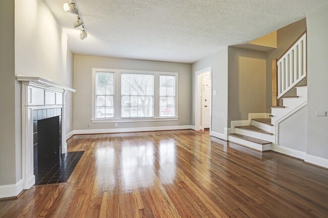 Building Photo - 2520 Shakespeare St