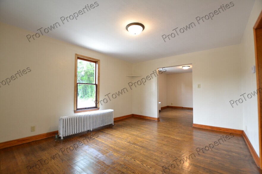 Building Photo - 801 N Bluff St
