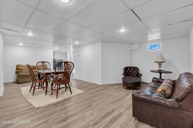 Building Photo - 723 Pitney Dr