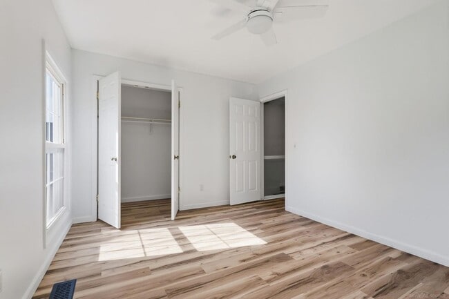 Building Photo - 1340 Kings Cove Dr E