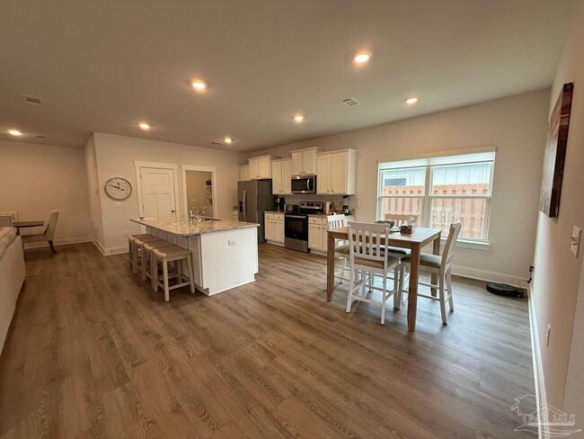 Building Photo - 5978 Forest Bay Ave