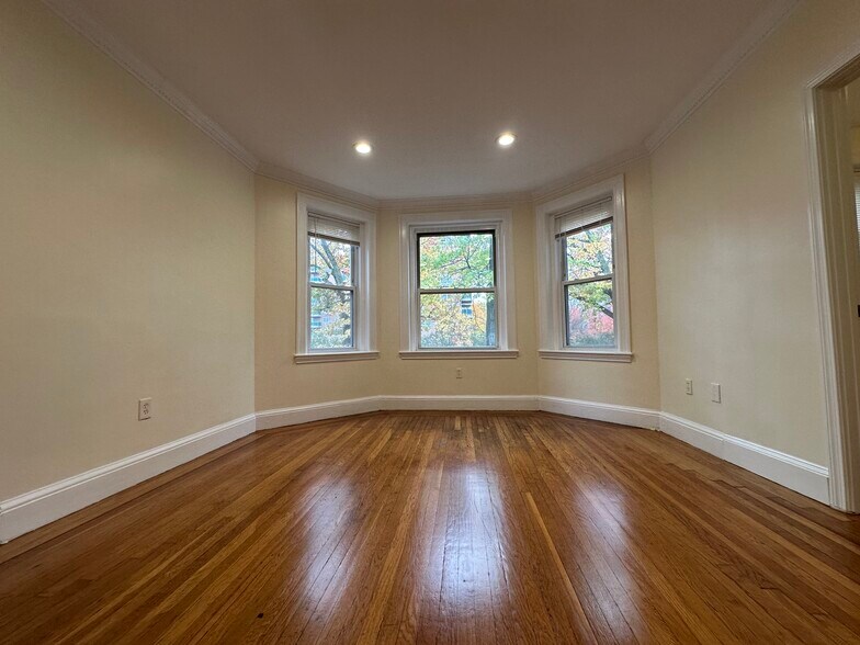 Building Photo - 55 Thatcher St