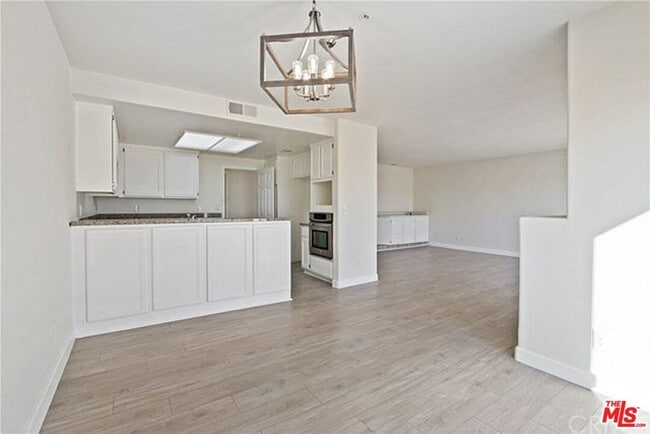 Building Photo - 25 S 15th Pl