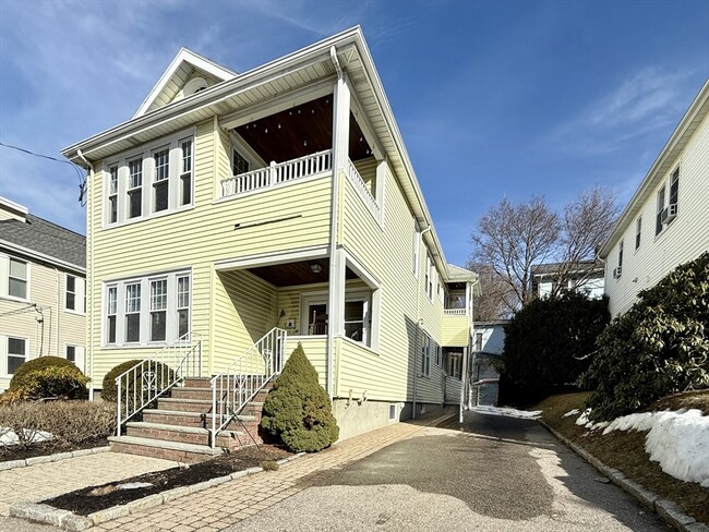 Building Photo - 32 Quincy St