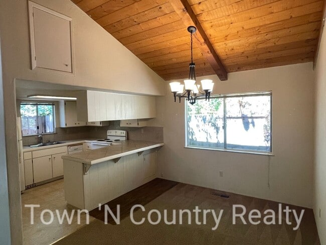 Building Photo - Charming 3-Bedroom Home in Carmel Valley –...